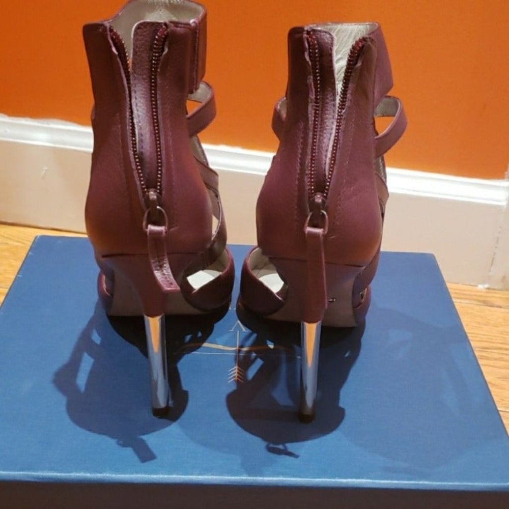 Burgundy Color Pour La Victoire Zanie Cut-Out Pump - Picture 4 of 8